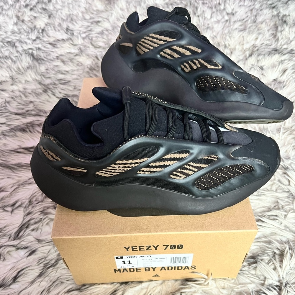 ❗️SOLD❗️BRAND NEW: YEEZY 700 V3 Men’s US11